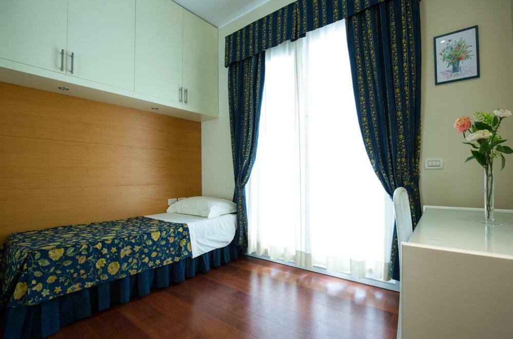 Aparthotel England リッチョーネ エクステリア 写真