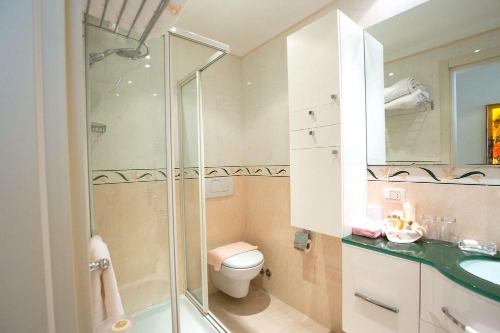 Aparthotel England リッチョーネ エクステリア 写真