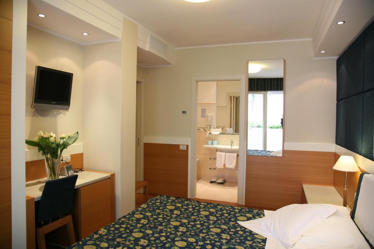 Aparthotel England リッチョーネ エクステリア 写真
